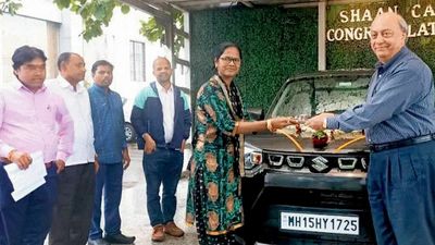 Cyrus Poonawalla gifts ragpicker-turned-journalist a car after Mid-Day report on her journey