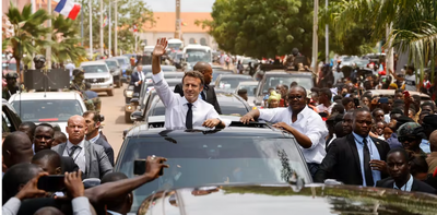 Macron en Afrique : un revirement cynique pour réparer les préjudices liés au passé colonial tout en gardant une mainmise sur le continent