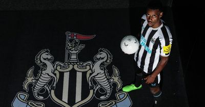 Alexander Isak reacts to record Newcastle transfer fee and picks his shirt number