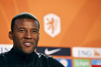 Dutch midfielder Wijnaldum likely to miss World Cup with broken leg