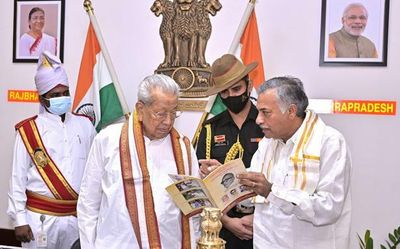 Andhra Pradesh: Yarlagadda calls on Governor