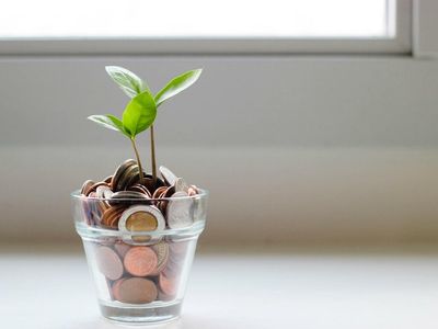 Ways to Save Money and Build Wealth Heading Into 2023