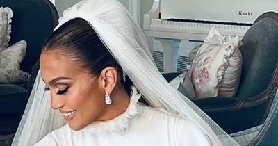 Jennifer Lopez serenades Ben Affleck at wedding reception as she performs new track