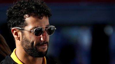 F1 Alpine boss praises Daniel Ricciardo while criticising Oscar Piastri