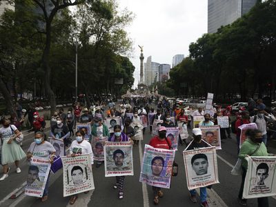 6 of the 43 missing Mexican students were turned over to the army, official says