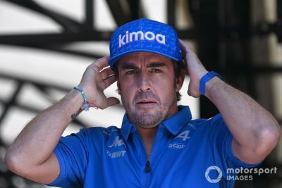 Alonso found F1 conspiracy theories over contract saga "sad and annoying"