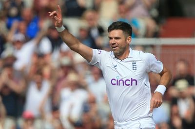 Anderson sparks South Africa slump as England eye series-levelling win