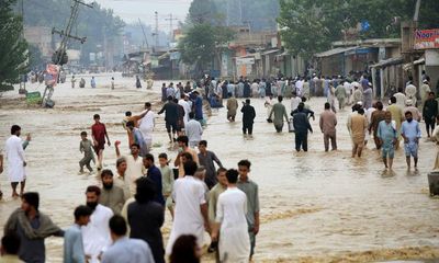 Pakistan floods death toll passes 1,000, say officials