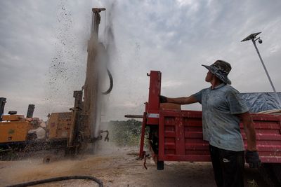 Chinese drillers work 15-hour days building wells in drought-hit Jiangxi