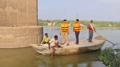 Uttar Pradesh: Six missing as tractor-trolley carrying 20 falls into river in Hardoi