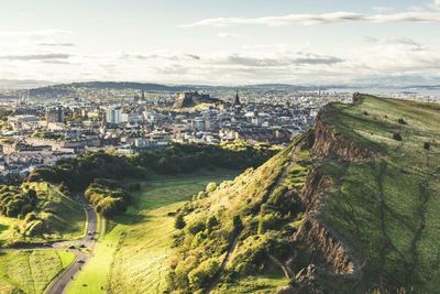 Edinburgh holiday lets’ average rate skyrockets by more than 40 per cent since lockdown