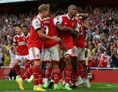 Gabriel atones with winner to keep Arsenal perfect