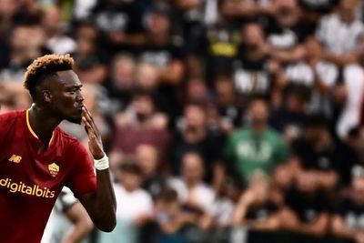 Abraham earns point for Roma on Dybala's difficult Juve return