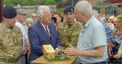 Antiques Roadshow guest speechless as item is given record-breaking six figure valuation