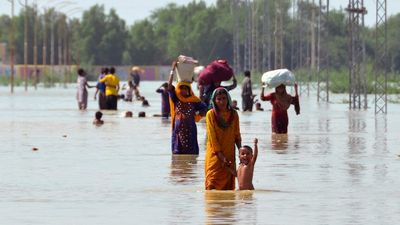 Pakistan's flood death toll nears 1,000 as Prime Minister calls calls for international aid