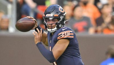 Bears QB Justin Fields throws 3 touchdown passes in 1st half to beat Browns 21-20