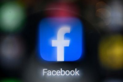 Facebook agrees to settle Cambridge Analytica privacy suit