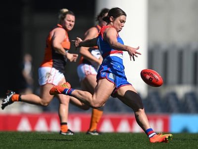 Forwards fire Bulldogs past Giants in AFLW