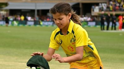 Touching tribute to Andrew Symonds at ODI in Townsville as his kids carry the drinks