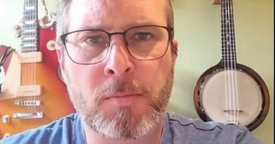 Engineer tests the cheapest way of boiling water to save money