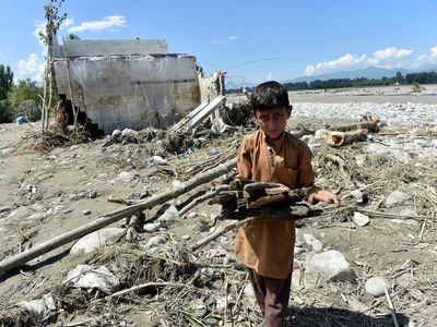 Pakistan flooding deaths pass 1,000 in 'climate catastrophe'