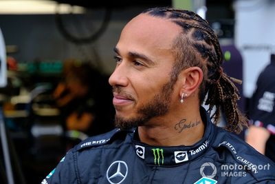 Hamilton: Mercedes can only "laugh off" F1 car struggles at this point