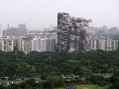2 high-rise towers in India demolished for violating laws