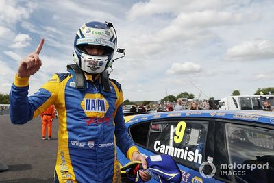 BTCC Thruxton: Cammish takes advantage of chaos for race one victory