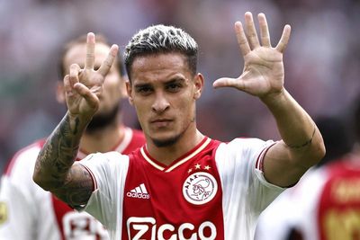 Antony: Manchester United agree €100m deal for Ajax winger