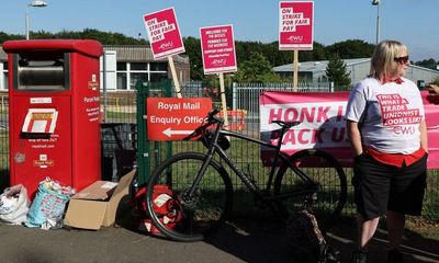 Support for striking workers declared by 600 Labour councillors