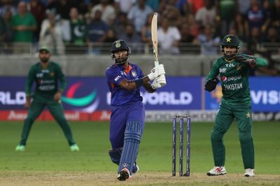 'Brilliant' Pandya helps india edge Pakistan in Asia Cup thriller