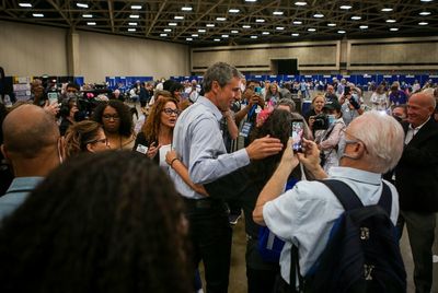 Beto O’Rourke pauses campaign events while recovering from bacterial infection