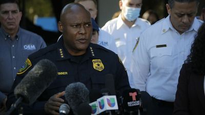 Gunman kills 3 at Houston rental property after starting fire to lure victims out