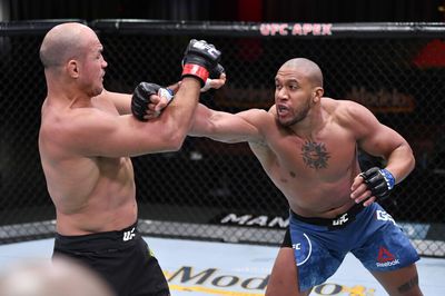 UFC Fight Night 209 free fight: Ciryl Gane crushes former champ Junior Dos Santos with elbow