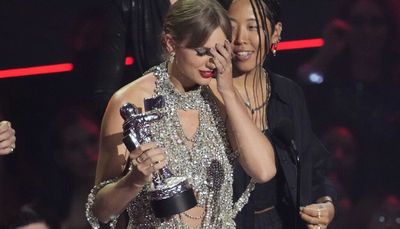MTV VMAs: Taylor Swift wins top prize, announces new album