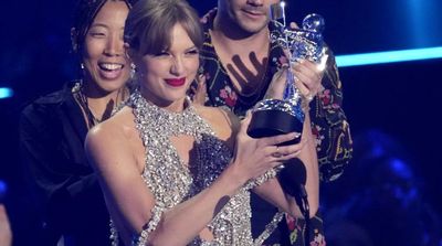 Taylor Swift Wins Top Prize, Announces New Album at MTV VMAs