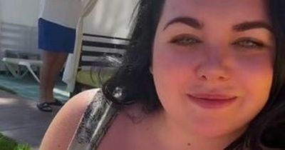 Scarlett Moffatt praised for body positivity as she poses for holiday photos
