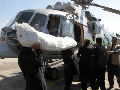 International aid reaches Pakistan, where floods have claimed more than 1,000 lives