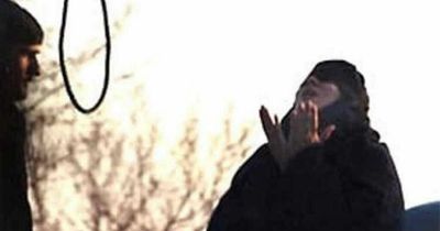 Daughter executes own mum by kicking away chair in barbaric Iran hanging