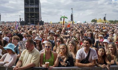 Reading festival final day marred by violence and tent burning