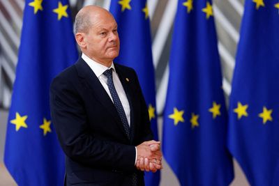 Factbox-The EU's future according to Scholz: Job-sharing commissioners and majority votes
