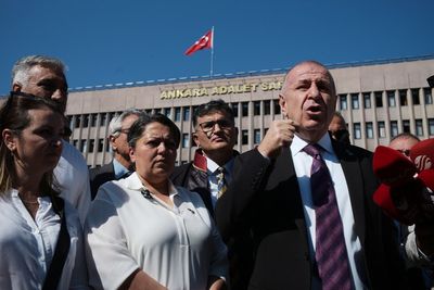 Turkish opposition seeks probe into bribery allegations