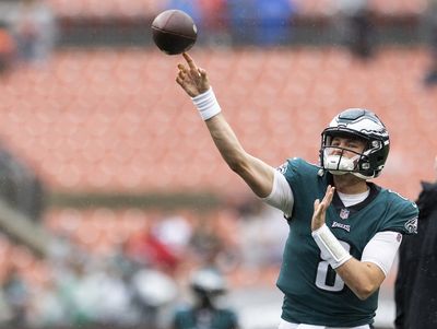Eagles to waive QB Carson Strong