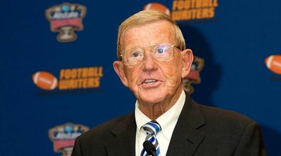 Lou Holtz Says Brian Kelly Never Responded to His Letters at ND