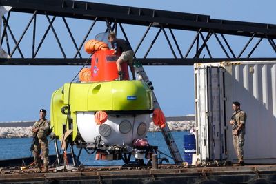 Lebanese submarine ends search for sunken migrant boat