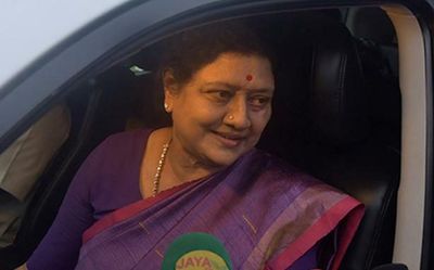 Arumughaswamy recommends ‘enquiry’ against Sasikala, Vijayabaskar, others