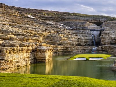 Watch: Two holes-in-one in rapid order find the cup at recently upgraded 19th hole of Payne’s Valley at Big Cedar Lodge