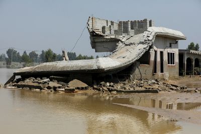 Cataclysmic floods in Pakistan kill 1,100, including 380 children
