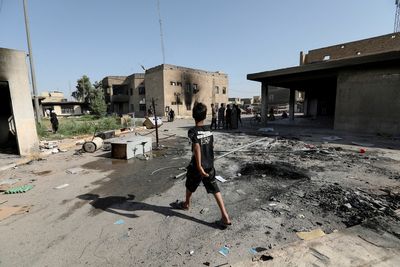 Iraq's Sadr tells supporters to withdraw after violent clashes