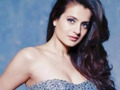 SC stays proceedings for offence of cheating, and criminal breach of trust against actor Ameesha Patel
